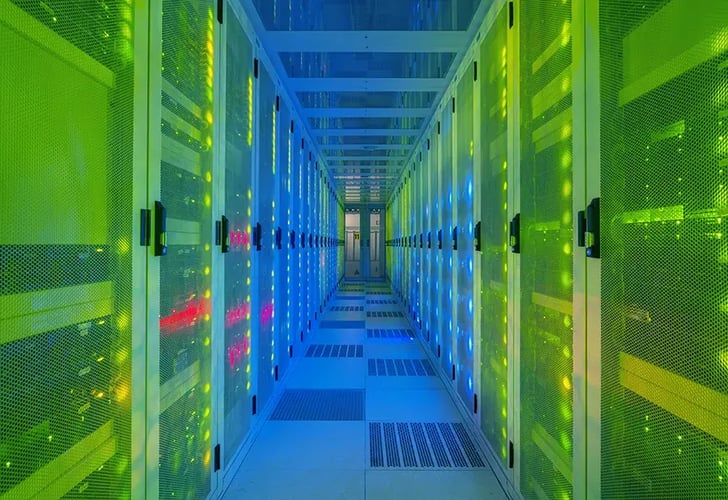 Cómo Alojar tu Infraestructura en Data Center: Guía Completa 2025